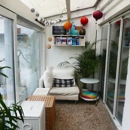 Studio With Kitchen, Shower Garden *